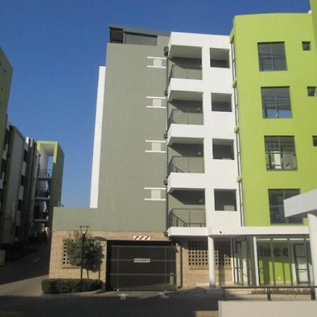 Perfect Traveler'S Apartment Sandton Exterior photo