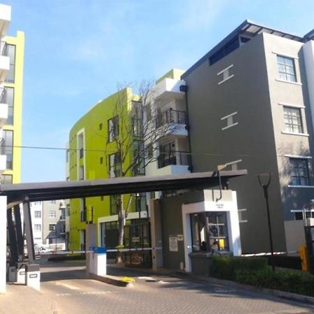 Perfect Traveler'S Apartment Sandton Exterior photo